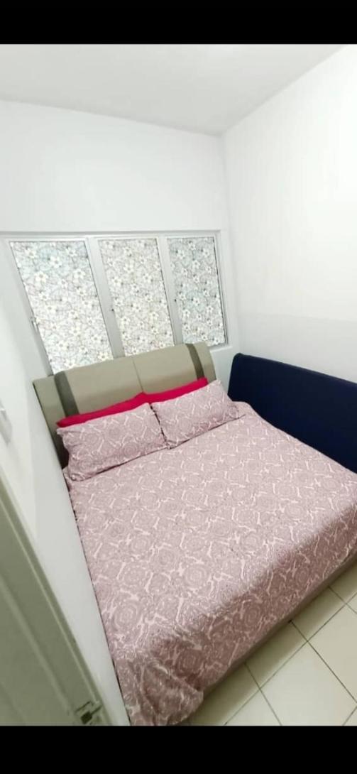 Muslim Boutique With Balcony